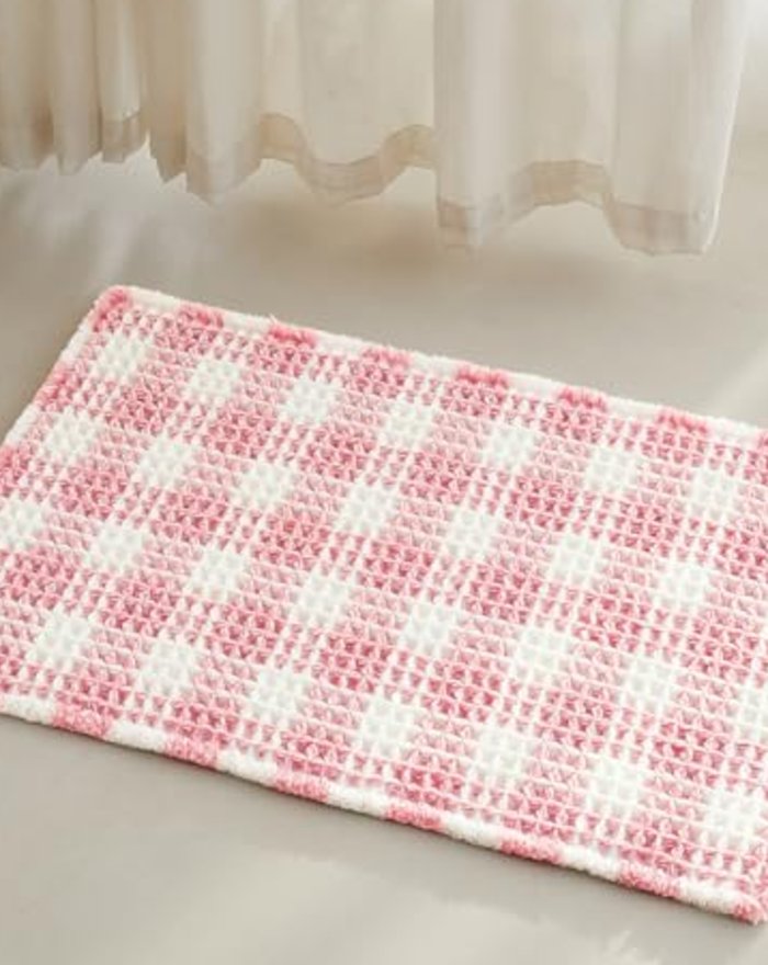 TYUU: pink check, by the sink
