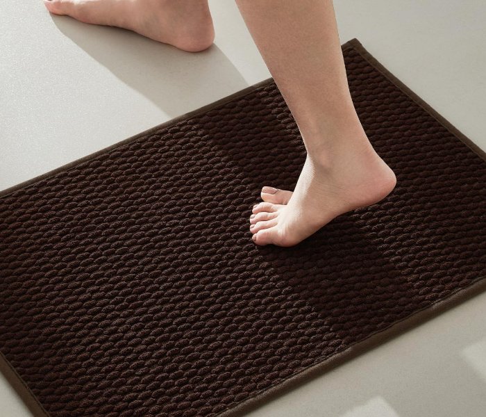 TYUU: warm brown underfoot